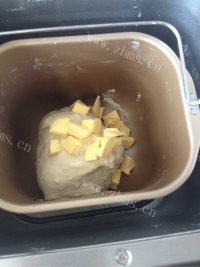 自制椰蓉面包做法图解3)