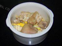 玉米黄豆蹄花汤的做法图解六