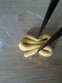 自制南瓜花式馒头做法图解10)