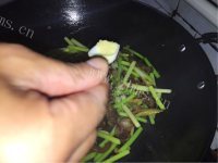 美味的蒜苗炒腊肉做法图解7)