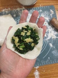 美味的韭菜盒子做法图解5)