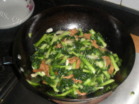 家常菊花菜炒豆制品做法图解13)