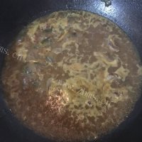 喷香的咖喱土豆焖牛腩做法图解6)