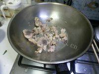 杏鲍菇炖鸡腿做法图解4)
