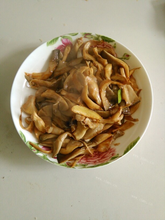 芳香四溢的炒蘑菇