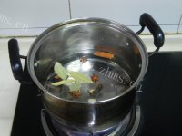 美味的蒜香花生米做法图解2)