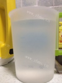 美味的冰糖醇豆浆做法图解4)