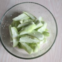 美味的丝瓜肉片汤做法图解1)