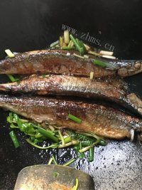 家常菜红烧秋刀鱼做法图解6)