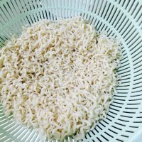 美味的胡萝卜鸡蛋炒面做法图解4)