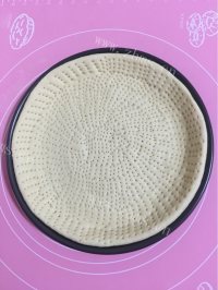 自制披萨饼皮做法图解6)