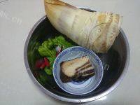 家常菜春笋炒腊肉做法图解1)
