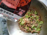 简单易做的芹菜炒肉丝做法图解9)