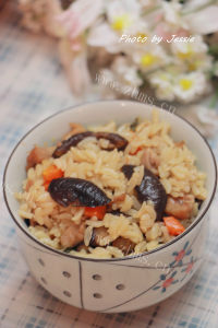 香喷喷的香菇鸡肉煲仔饭做法图解24)