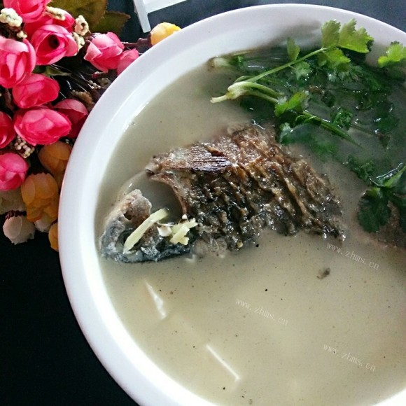 诱人的鲫鱼豆腐汤