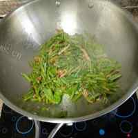 DIY肉炒豇豆做法图解7)