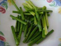 色味俱佳的蒜苗炒肉片做法图解3)