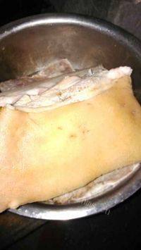 家常菜梅菜扣肉做法图解1)