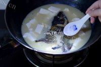 常吃不腻的鱼头豆腐汤的做法图解六