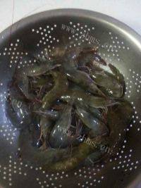 口味十足炸虾做法图解1)
