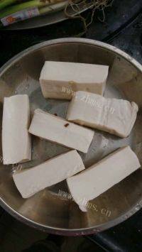 软嫩爽滑的客家酿豆腐做法图解5)