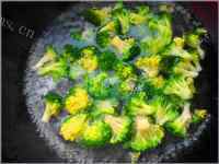 家常菜蒜香西兰花做法图解3)