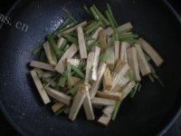 常吃不腻的芹菜炒香干的做法图解五
