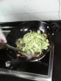 DIY美食-苦瓜炒肉片做法图解9)