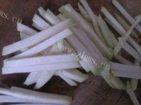 下饭的西红柿炒茄子做法图解3)