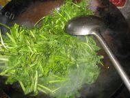 美味小炒（茼蒿炒肉）做法图解5)