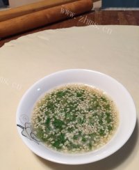 芳香四溢的葱油饼做法图解1)