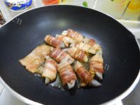 美味的茄汁五花肉藕卷做法图解12)