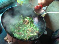 健康美食-肉丝蒜苔做法图解9)