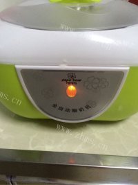 热腾腾的自制酸奶做法图解4)