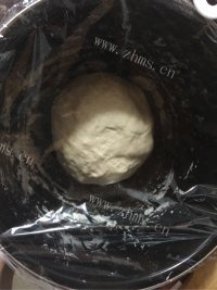 美味的海鲜蔬菜披萨做法图解1)