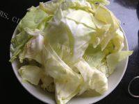 绿色食物包菜炒肉做法图解2)