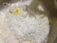香甜蜜豆司康做法图解4)