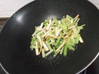 「DIY」芹菜炒香干做法图解6)
