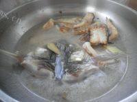 简单易做的鱼头豆腐汤做法图解5)