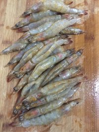 美味的蒜蓉开背虾做法图解3)