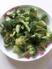 好吃的清炒西兰花做法图解2)