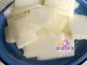 自制冬瓜粉丝丸子汤做法图解1)