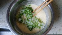 清香青椒洋葱鸡蛋饼做法图解5)