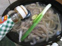在家做的肉皮冻做法图解8)