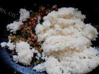 好吃的芹菜火腿蛋包饭做法图解7)