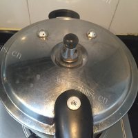 家常菜土豆蒸排骨