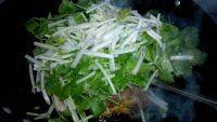 一绝的芹菜肉丝做法图解5)