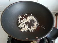营养丰富的虾皮炒韭菜做法图解5)