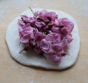 精致的藤萝饼做法图解7)
