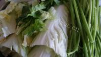 好吃的胡萝卜汁白菜芹菜猪肉做法图解1)